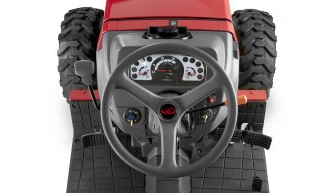 Mahindra Max 26XLT 4WD HST w/loader and mower deck