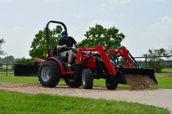 Mahindra Max 26XLT 4WD HST w/loader and mower deck