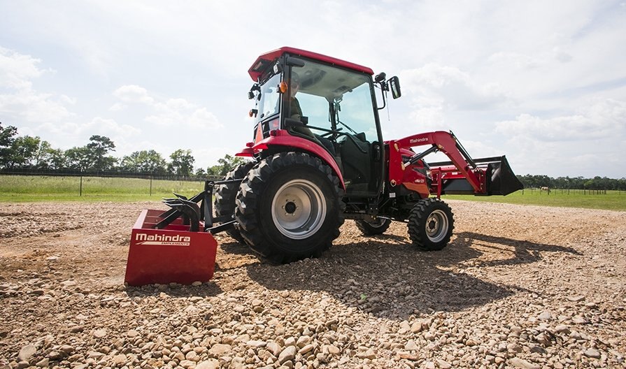 Mahindra 1640 Cab w/Loader & Industrial Tires
