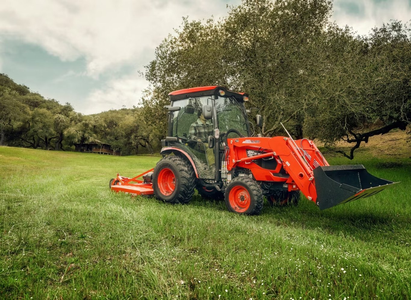 Kioti CK3520SEH Cab with loader