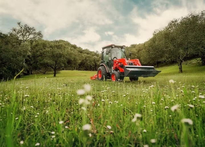 Kioti CK3520SEH Cab with loader