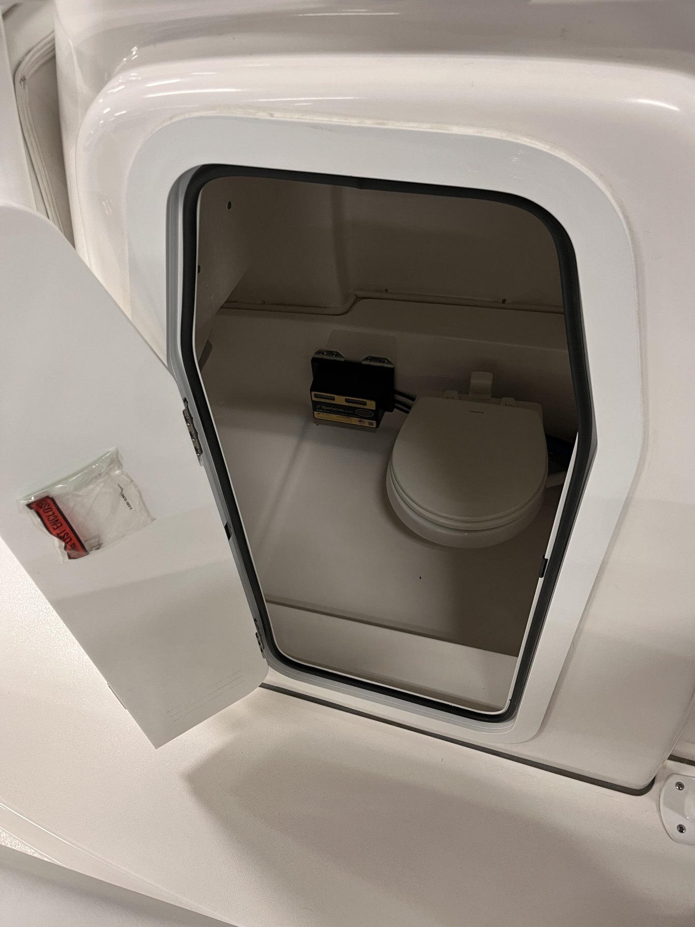 Sea Fox 228 COMMANDER CC with Yamaha 250 and Venture trailer