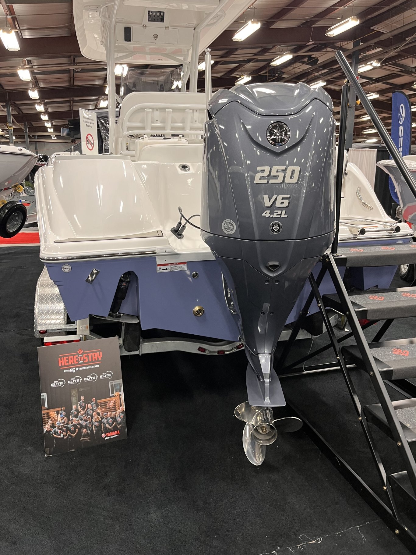 Sea Fox 228 COMMANDER CC with Yamaha 250 and Venture trailer