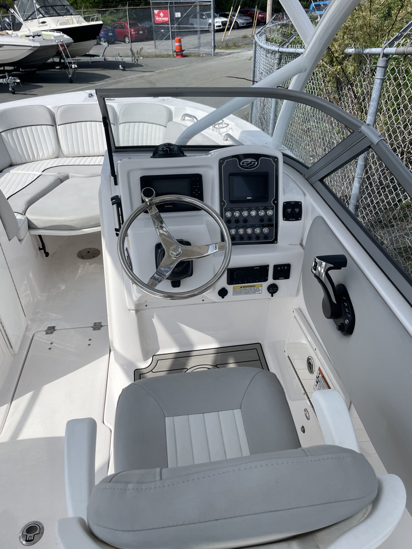 Sea Fox 226 TRAVELER DC with Yamaha 200 and Load Rite Trailer