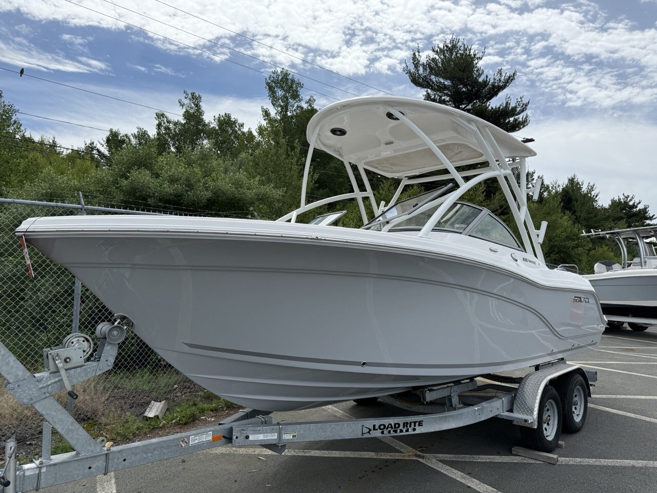 Sea Fox 226 TRAVELER DC with Yamaha 200 and Load Rite Trailer