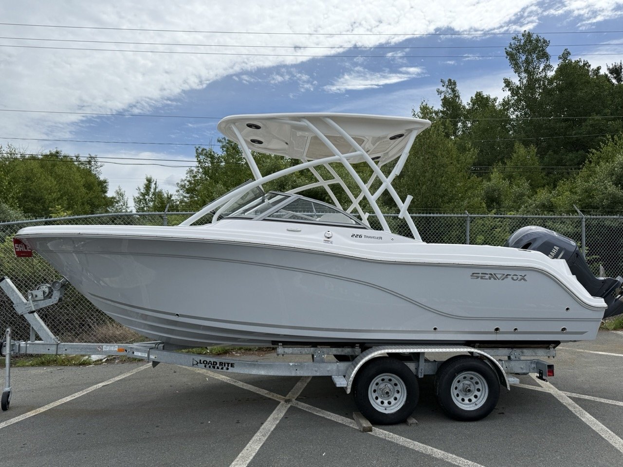 Sea Fox 226 TRAVELER DC with Yamaha 200 and Load Rite Trailer