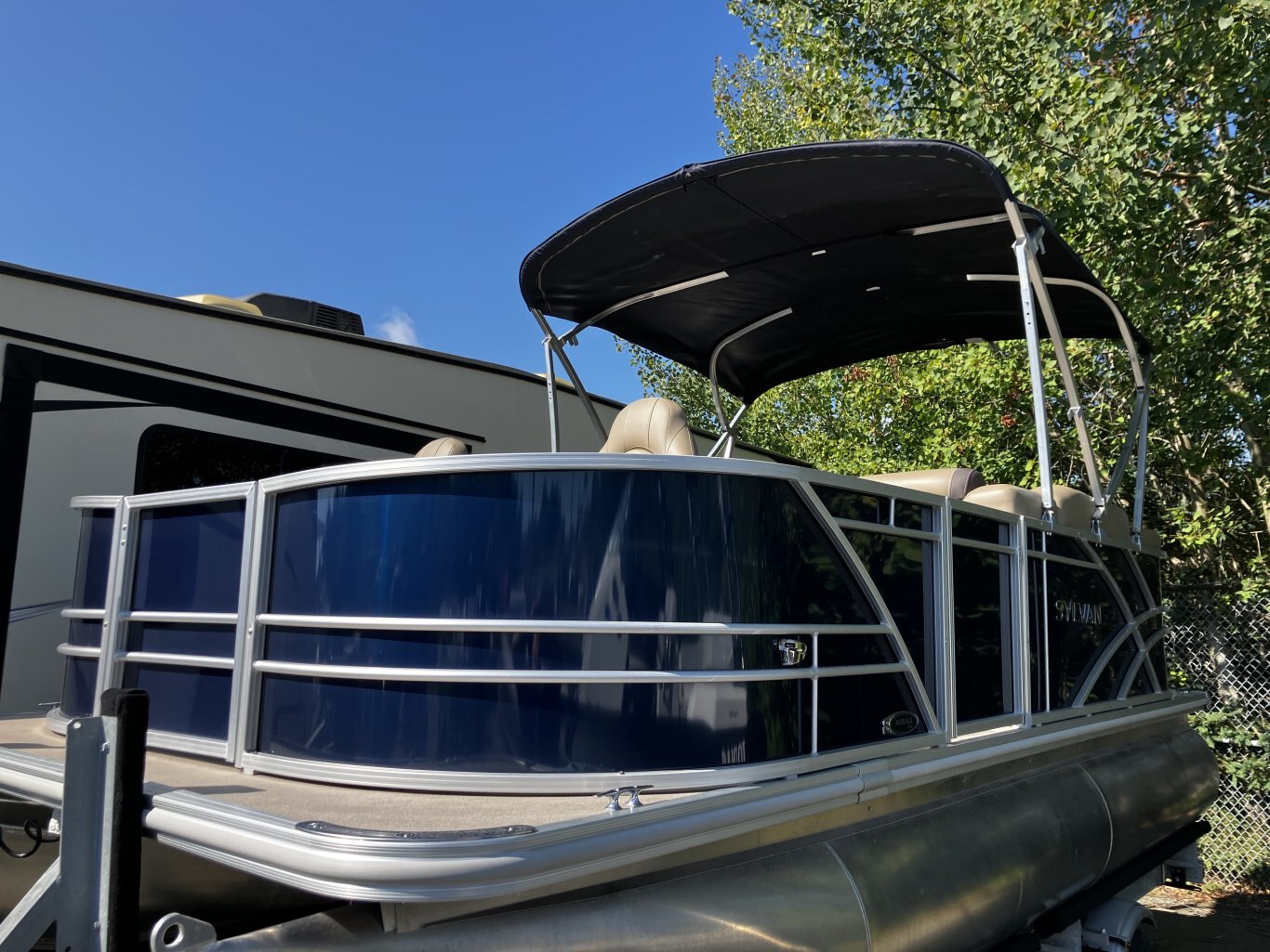 Sylvan MIRAGE 818 FISH with Your choice of Yamaha Motor (see below)