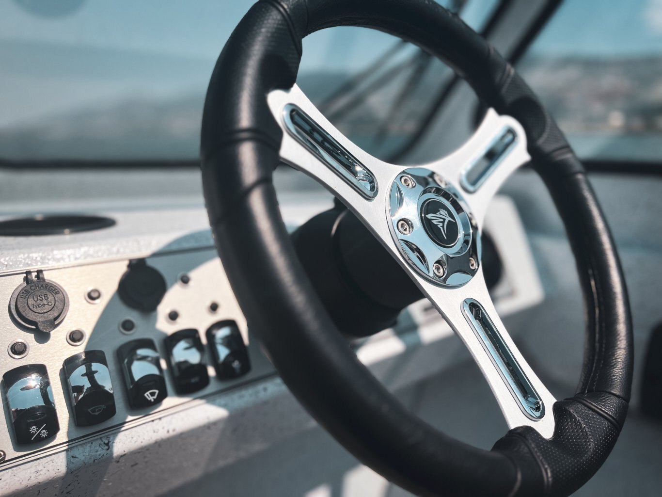 KingFisher 1825 Falcon Sport with F115XB2