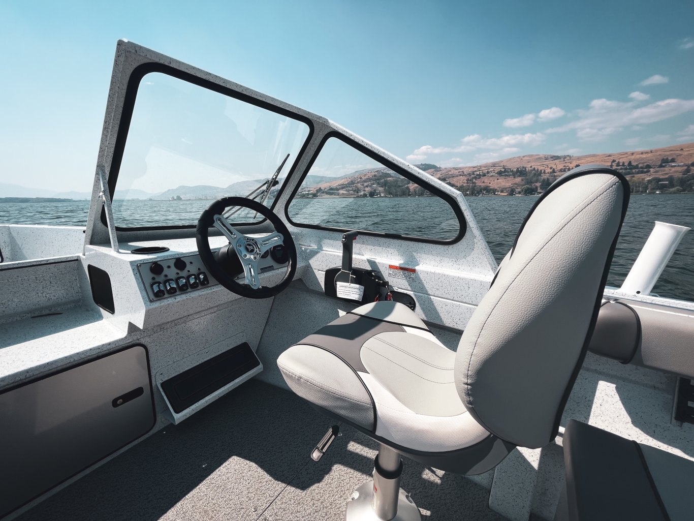 KingFisher 1825 Falcon Sport with F115XB2