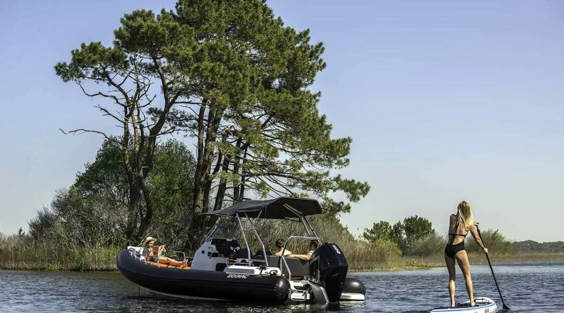 Zodiac MEDLINE 6.8 Black/White with Yamaha 250 and Load Rite trailer