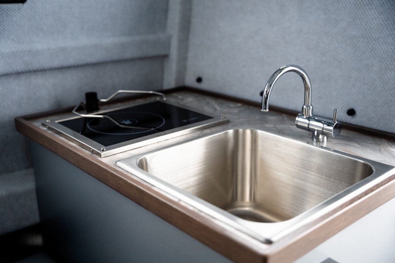 KingFisher 25 XAC with Twin F150XCB