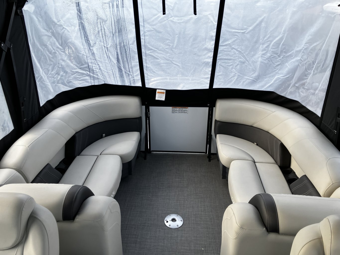 Sylvan Mirage Cruise 8522 LZ with Yamaha VMAX SHO 115, Full Enclosure