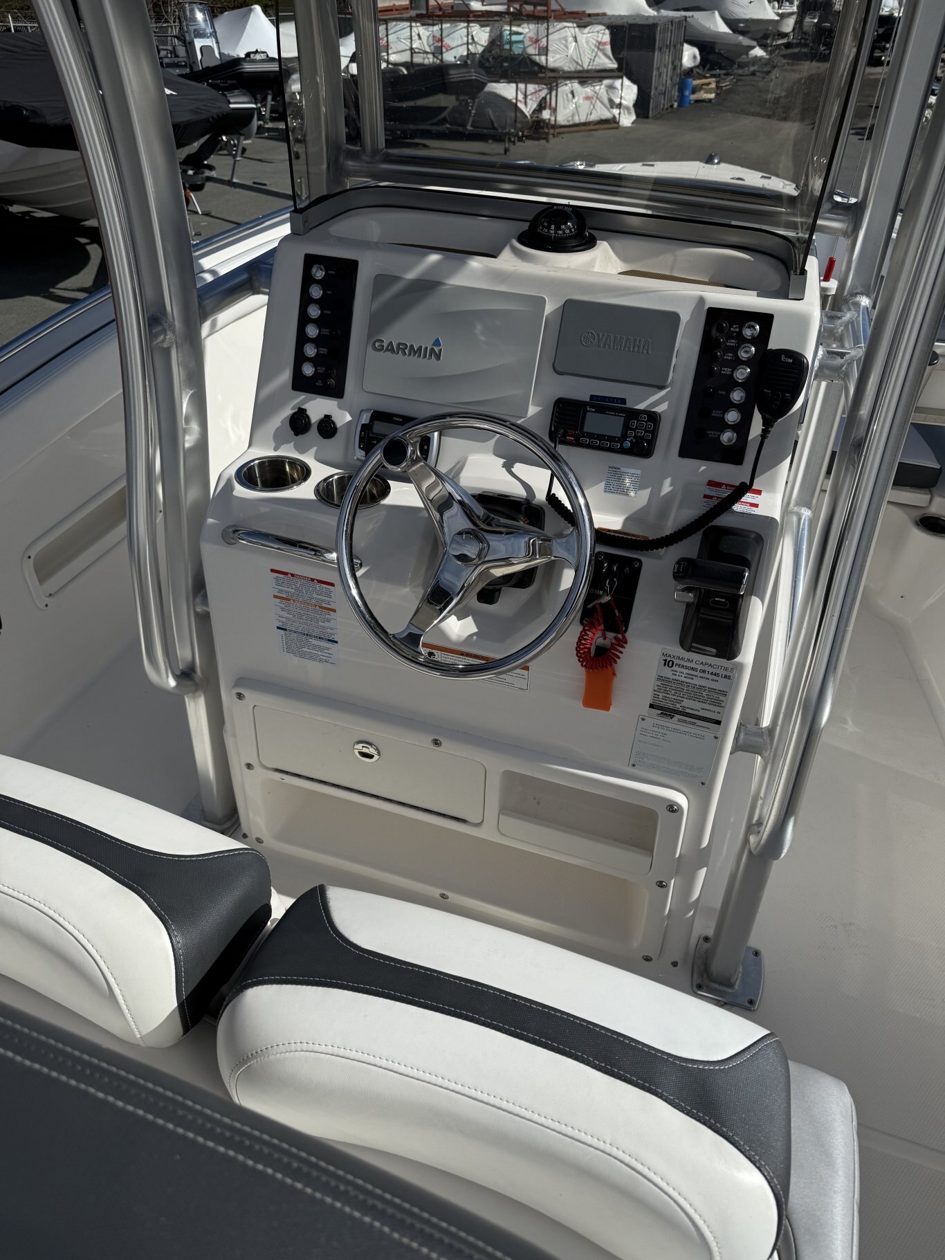 2019 Robalo R222