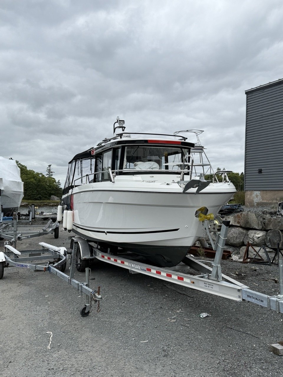 2023 Jeanneau NC 795 SPORT SERIES 2 with Yamaha F250 Outboard