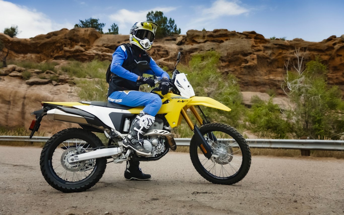 2025 Suzuki DR Z4S Champion Yellow No. 2 / Solid Special White (C1C)