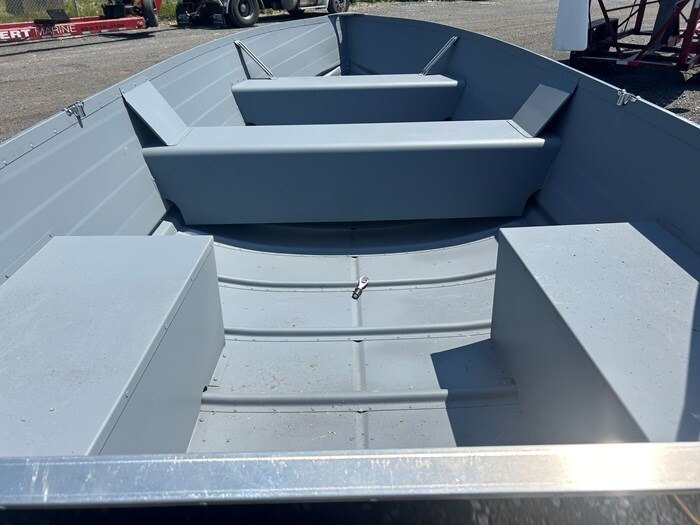 Starcraft 14 SF Split Rear Seat 68 beam with long shaft 20 transom