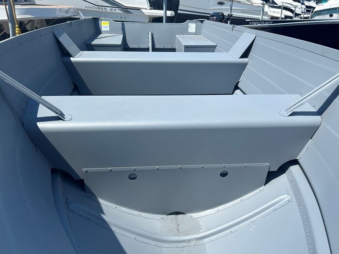 Starcraft 14 SF Split Rear Seat 68 beam with long shaft 20 transom