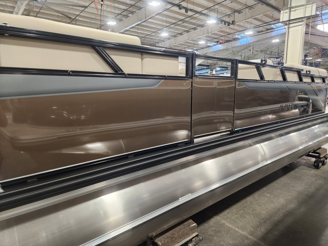 2026 Avalon 23 Venture 85 Quad Lounger Espresso