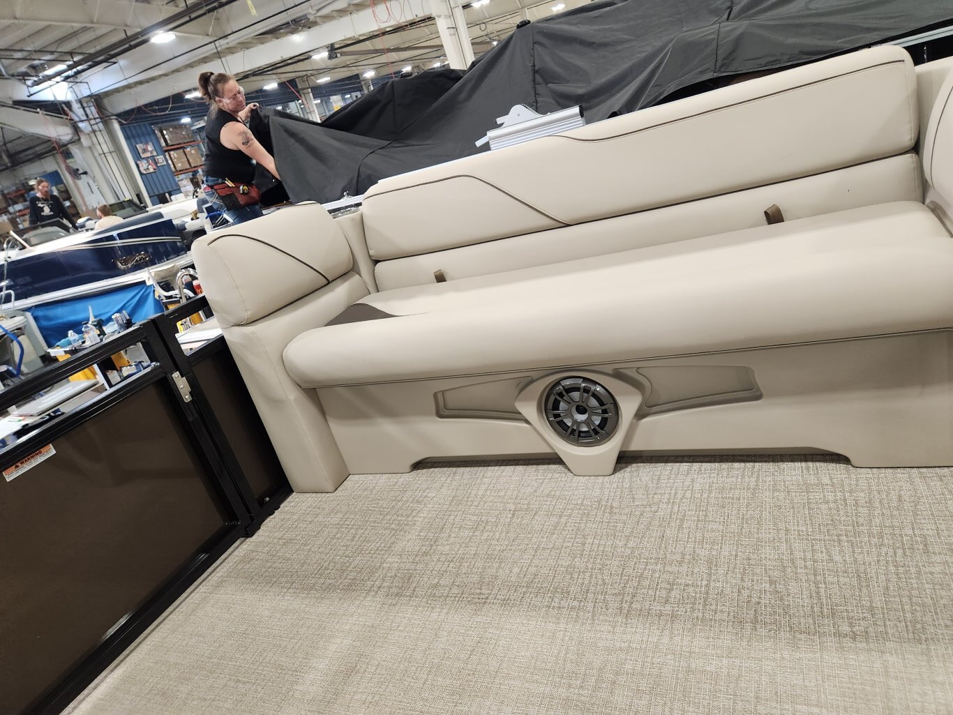 2026 Avalon 23 Venture 85 Quad Lounger Espresso