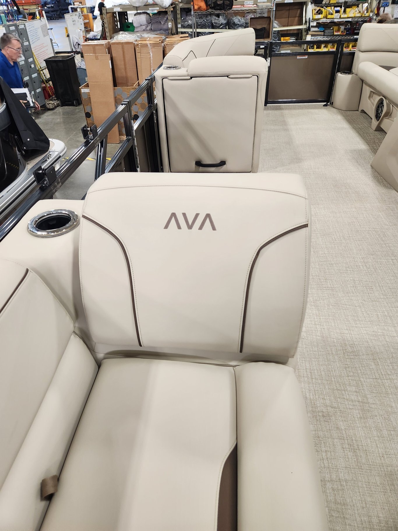 2026 Avalon 23 Venture 85 Quad Lounger Espresso