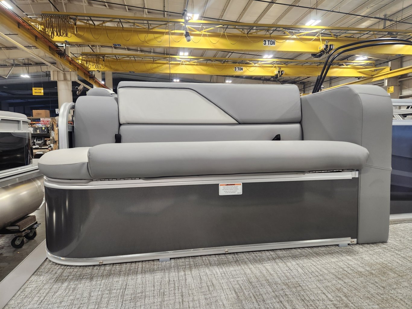 2026 Avalon 17 Venture Cruise Rear Bench (40HP) Koolfab Charcoal
