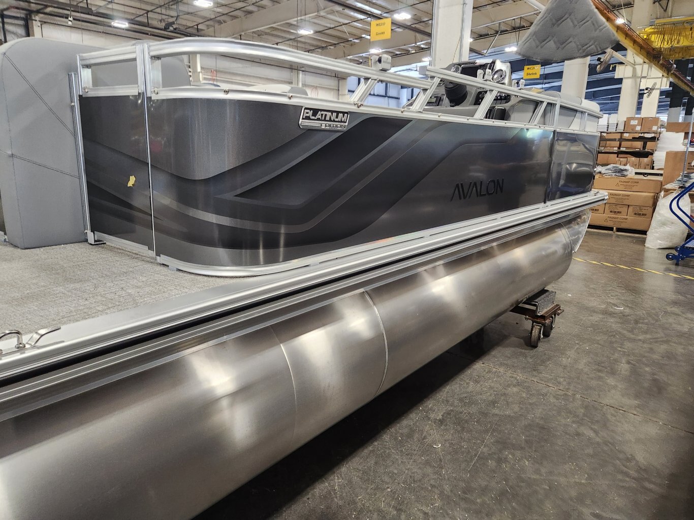 2026 Avalon 17 Venture Cruise Rear Bench (40HP) Koolfab Charcoal