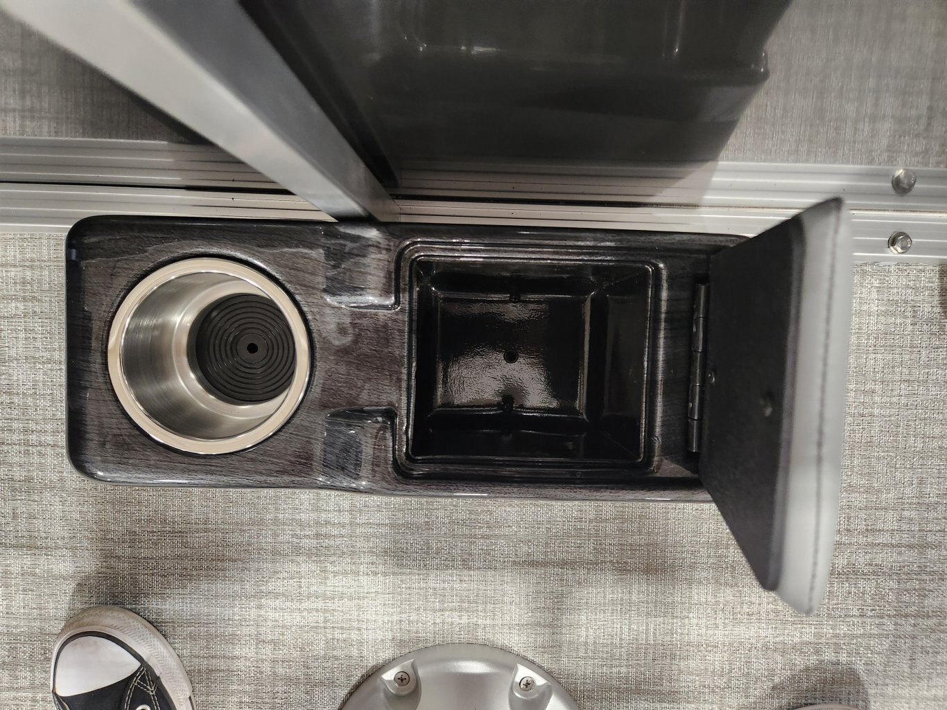 2026 Avalon 17 Venture Cruise Rear Bench (40HP) Koolfab Charcoal