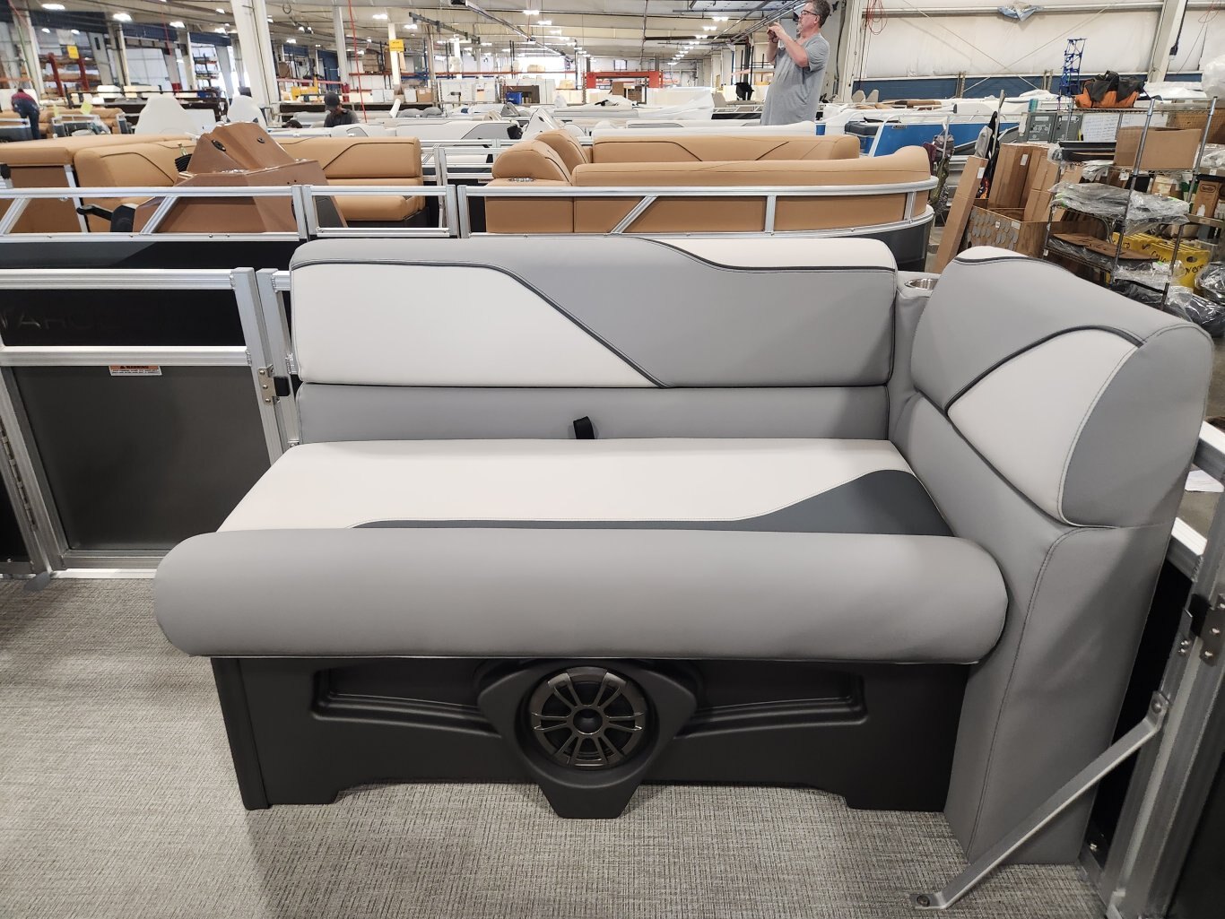 2026 Avalon 17 Venture Cruise Rear Bench (40HP) Koolfab Charcoal