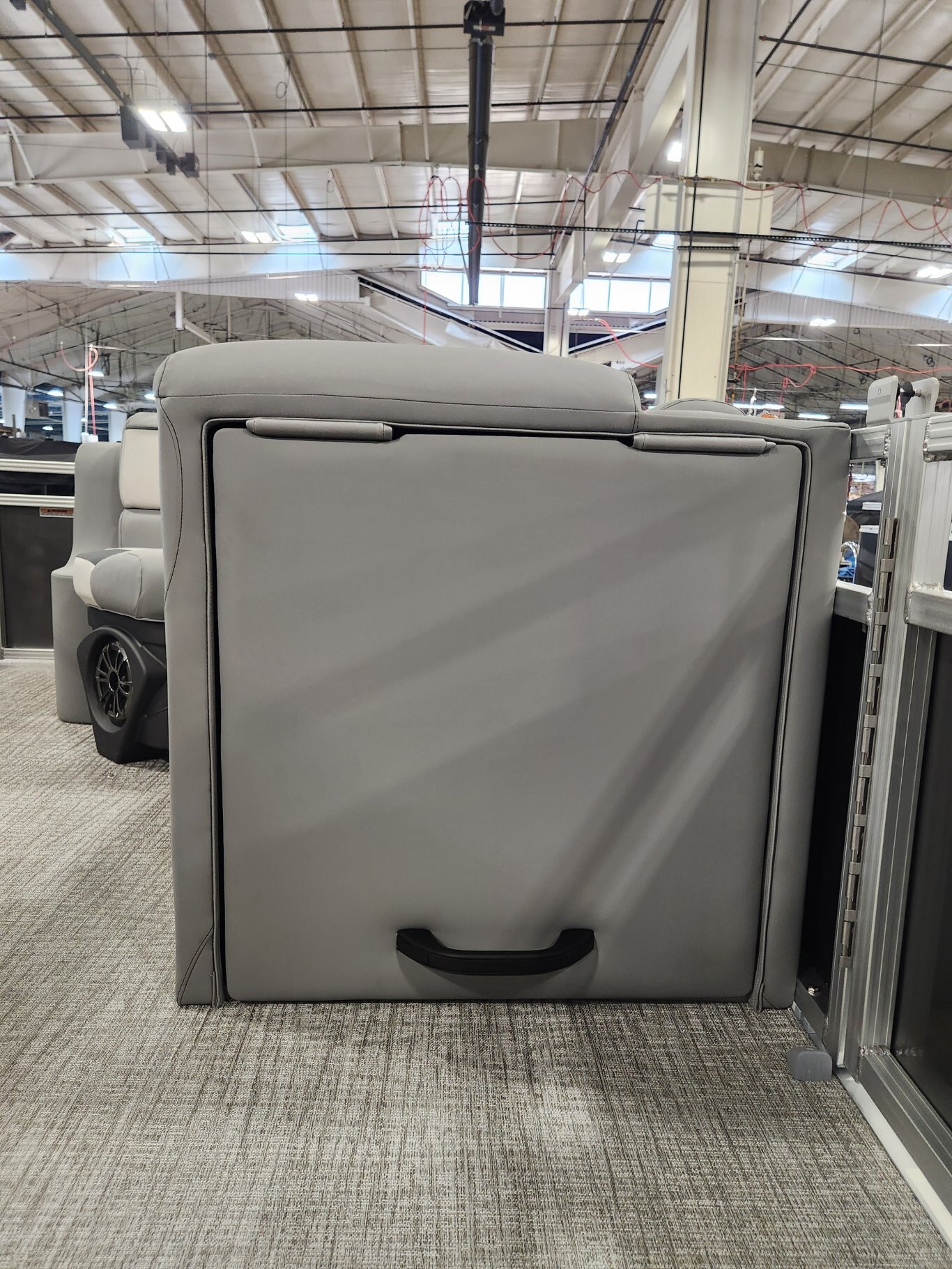 2026 Avalon 17 Venture Cruise Rear Bench (40HP) Koolfab Charcoal