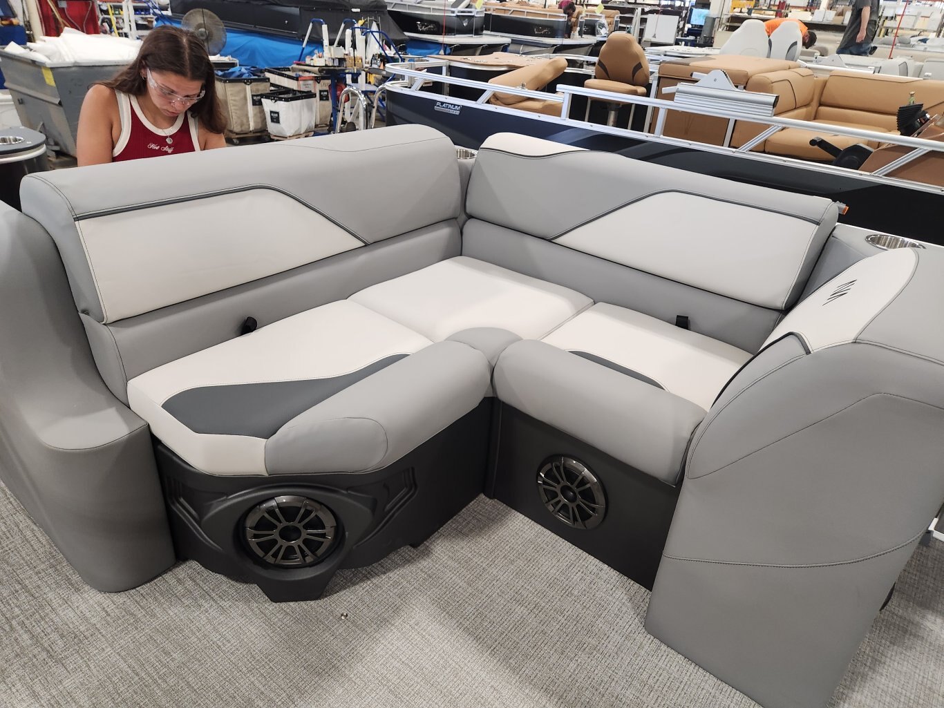 2026 Avalon 17 Venture Cruise Rear Bench (40HP) Koolfab Charcoal