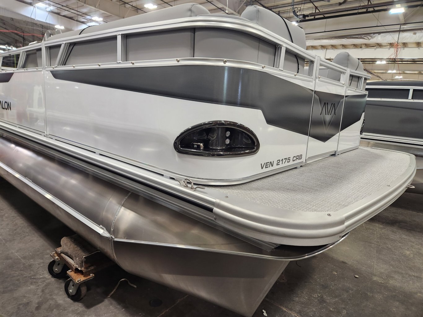 2025 Avalon 19 Venture Cruise Rear Bench (60HP)