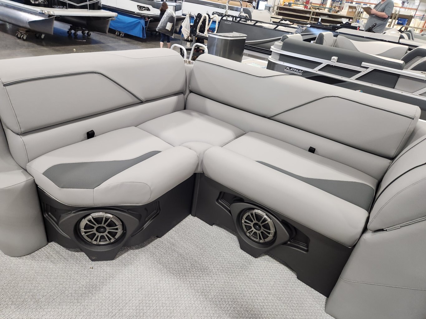 2025 Avalon 19 Venture Cruise Rear Bench (60HP)