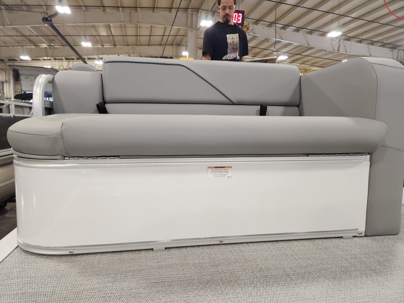 2025 Avalon 19 Venture Cruise Rear Bench (60HP)