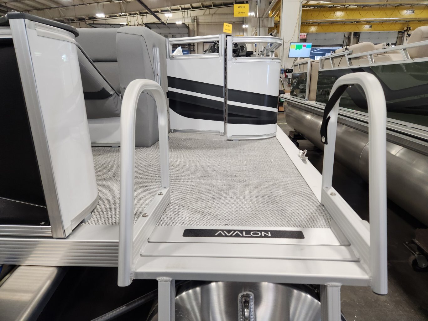 2025 Avalon 19 Venture Cruise Rear Bench (60HP)