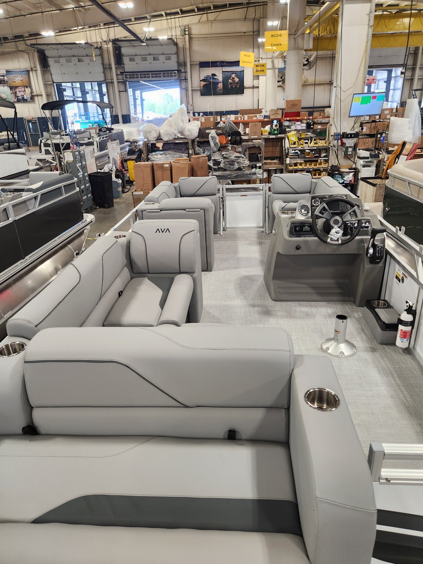 2025 Avalon 19 Venture Cruise Rear Bench (60HP)