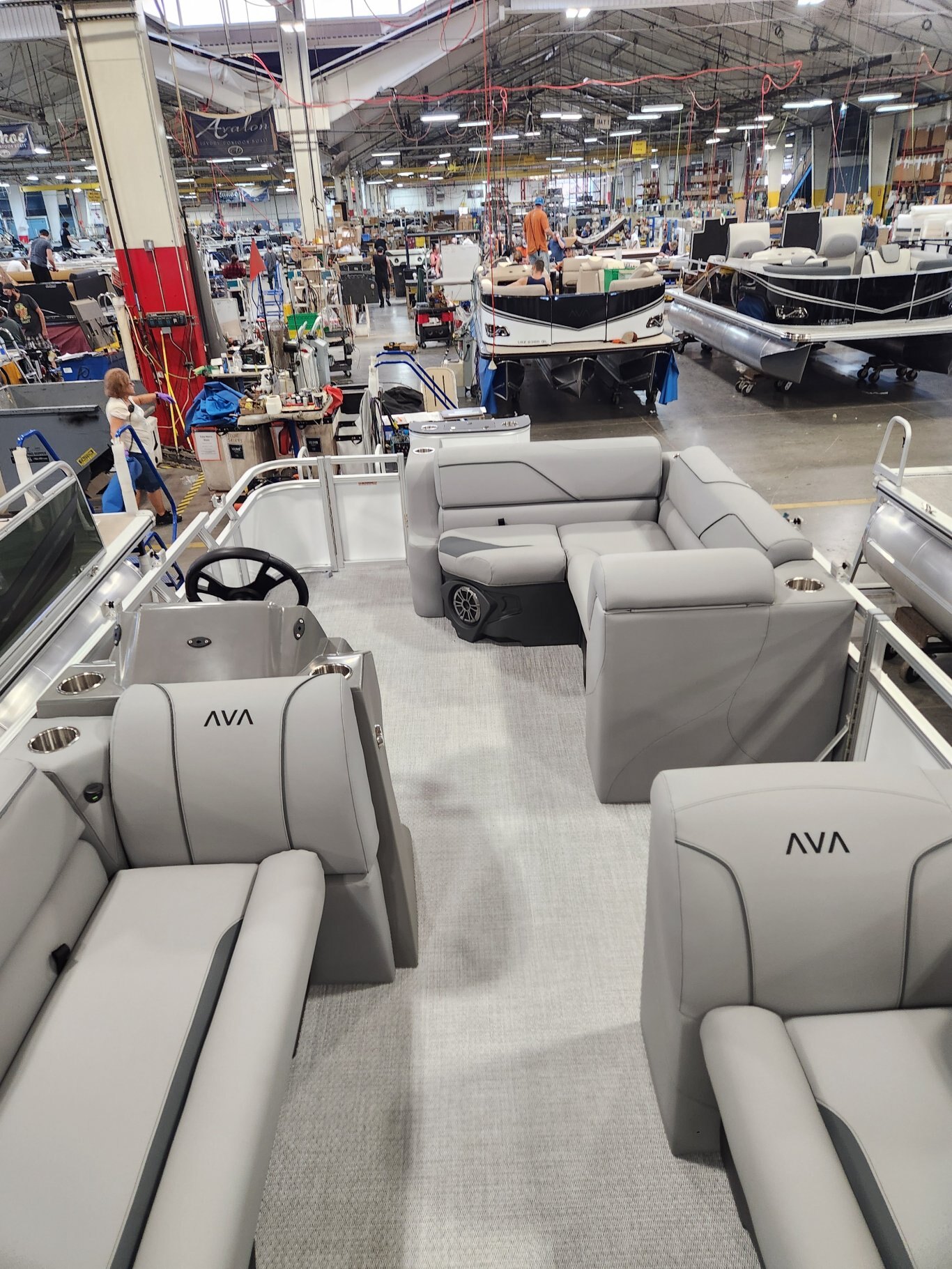 2025 Avalon 19 Venture Cruise Rear Bench (60HP)