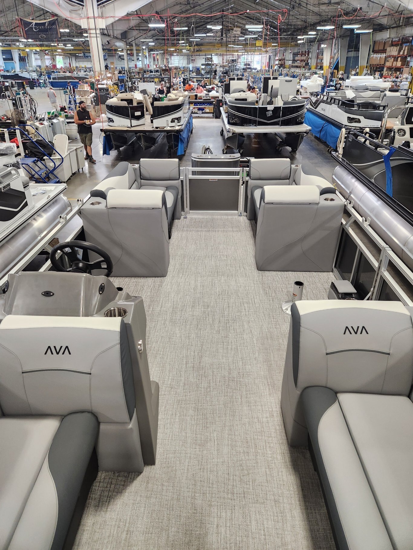 2025 Avalon 21 Venture Cruise Rear Bench (90HP) Koolfab Charcoal