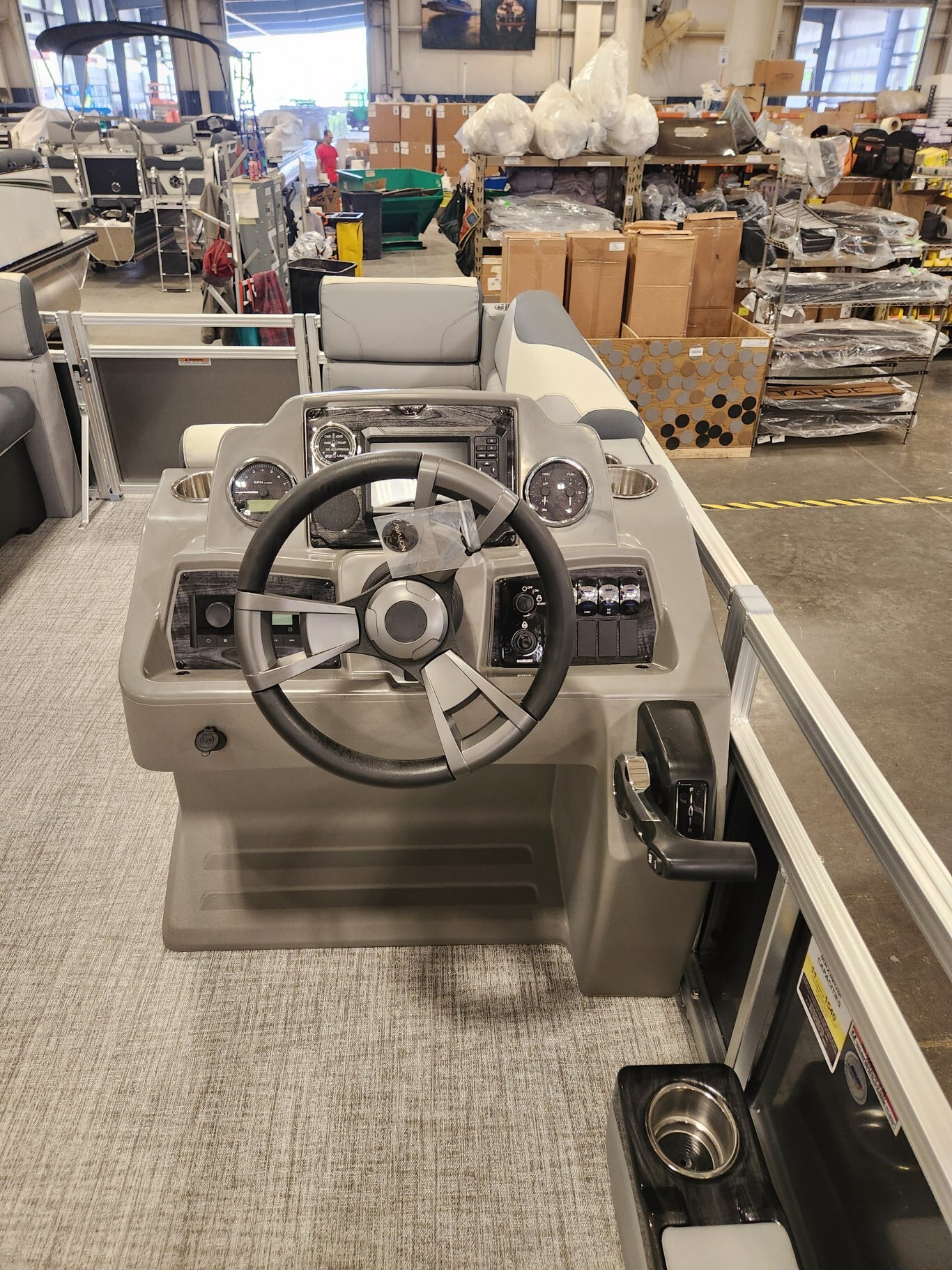 2025 Avalon 21 Venture Cruise Rear Bench (90HP) Koolfab Charcoal