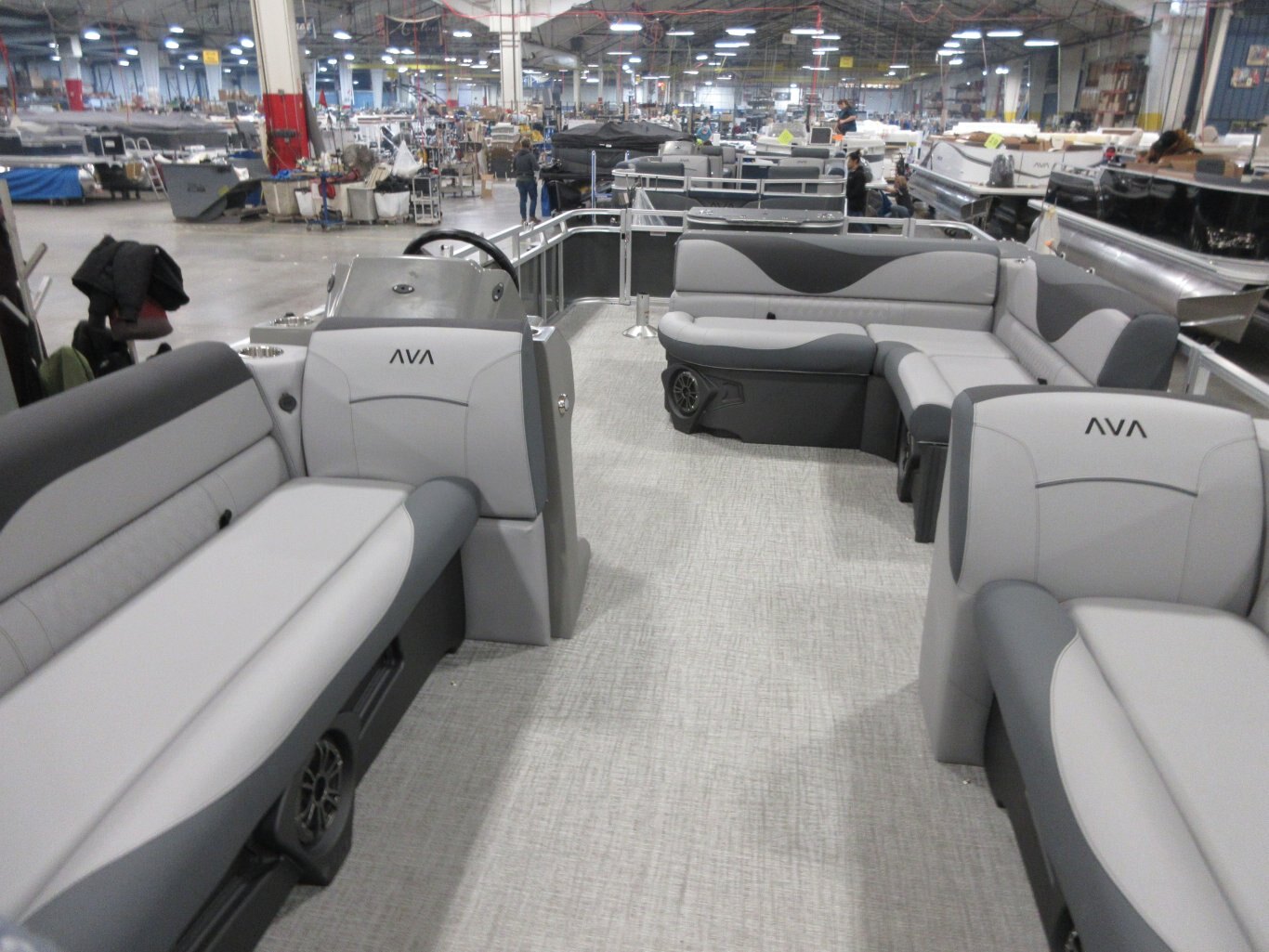 2025 Avalon 23 Venture 85 Rear Fish (115HP) Koolfab Charcoal