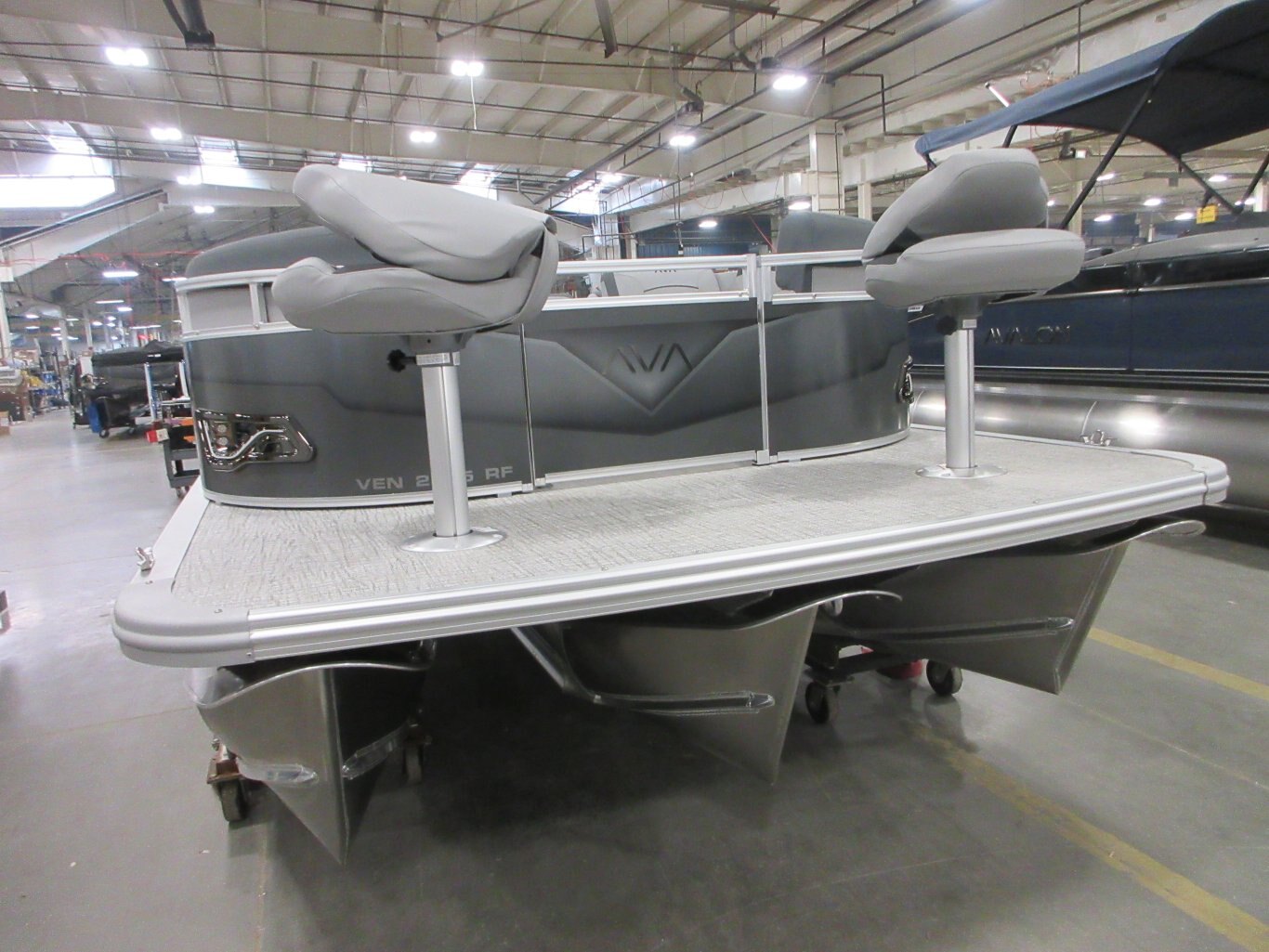 2025 Avalon 23 Venture 85 Rear Fish (115HP) Koolfab Charcoal