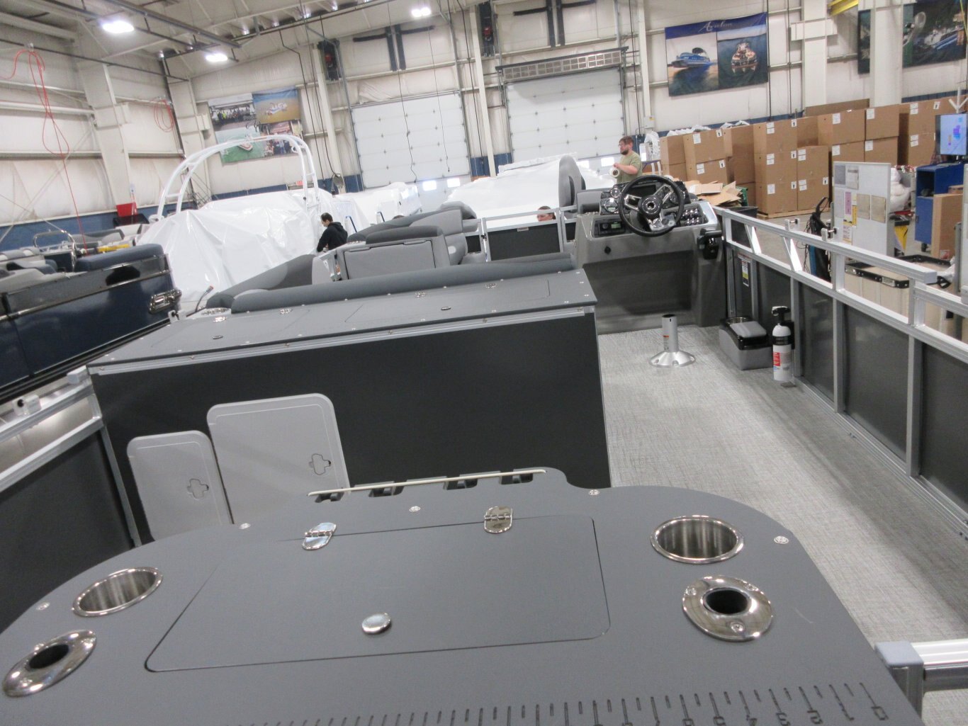 2025 Avalon 23 Venture 85 Rear Fish (115HP) Koolfab Charcoal