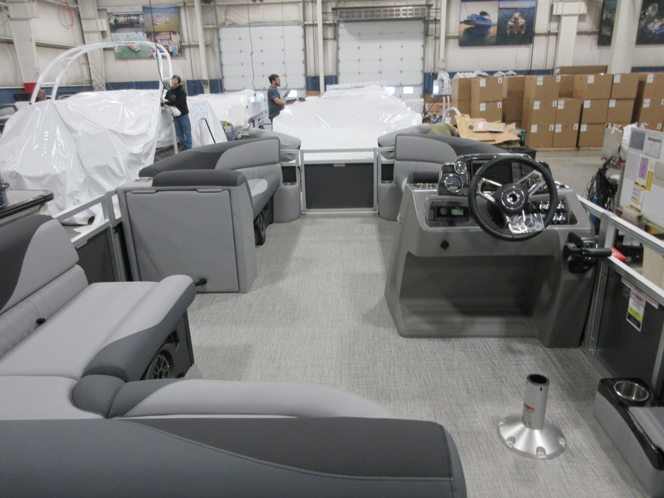 2025 Avalon 23 Venture 85 Rear Fish (115HP) Koolfab Charcoal