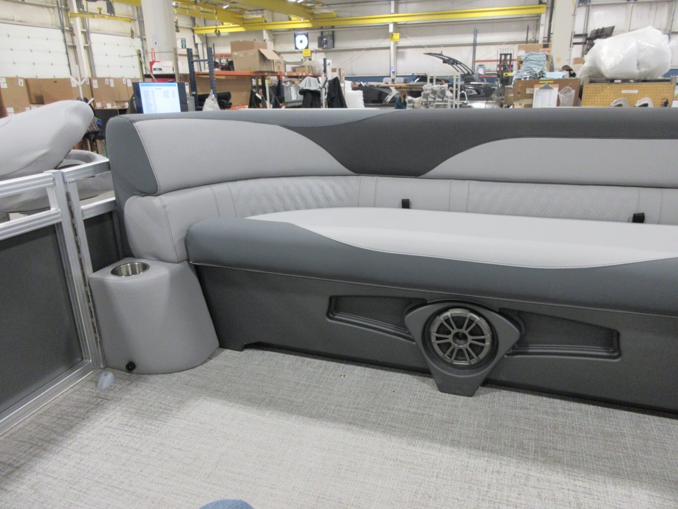 2025 Avalon 23 Venture 85 Rear Fish (115HP) Koolfab Charcoal