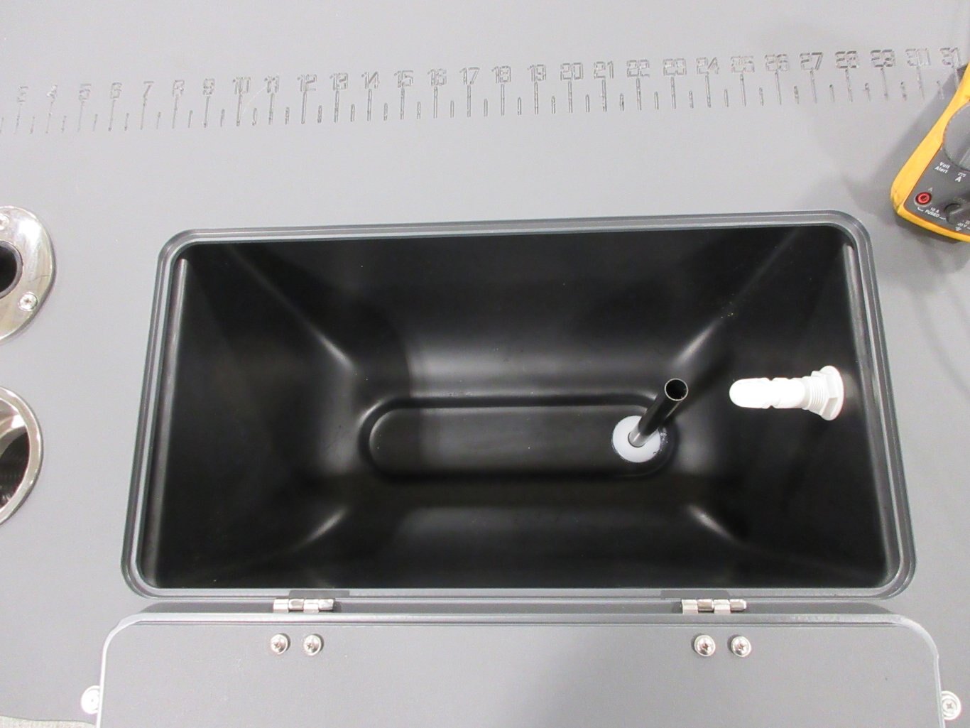 2025 Avalon 23 Venture 85 Rear Fish (115HP) Koolfab Charcoal