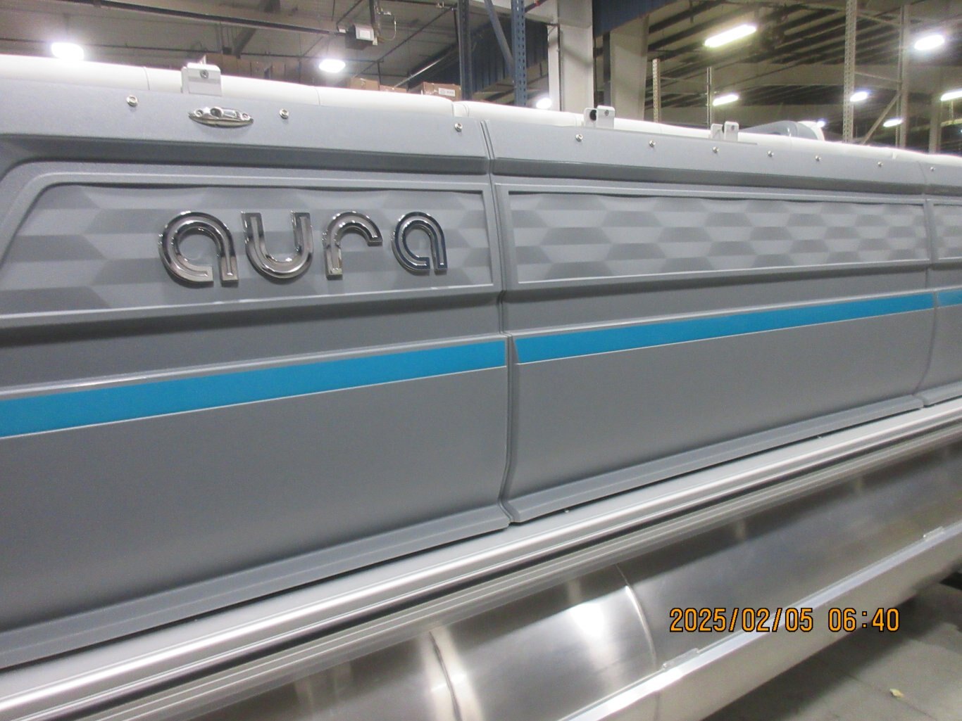 2025 Avalon 21 Aura Quad Lounger (60 HP) Glacier Teal