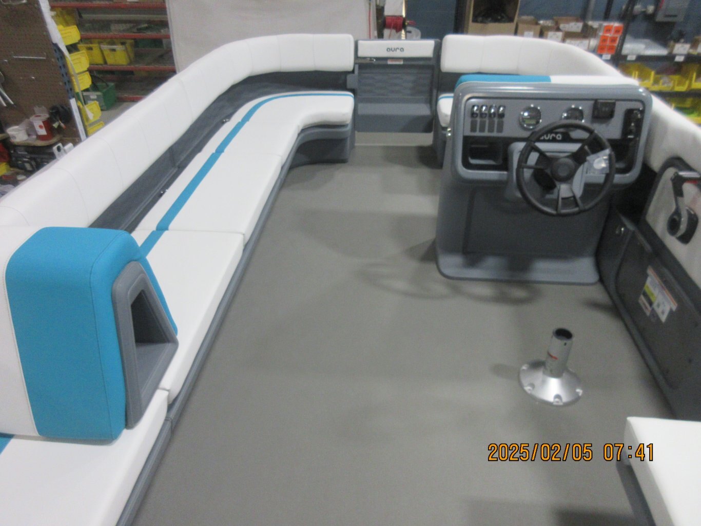 2025 Avalon 21 Aura Quad Lounger (60 HP) Glacier Teal