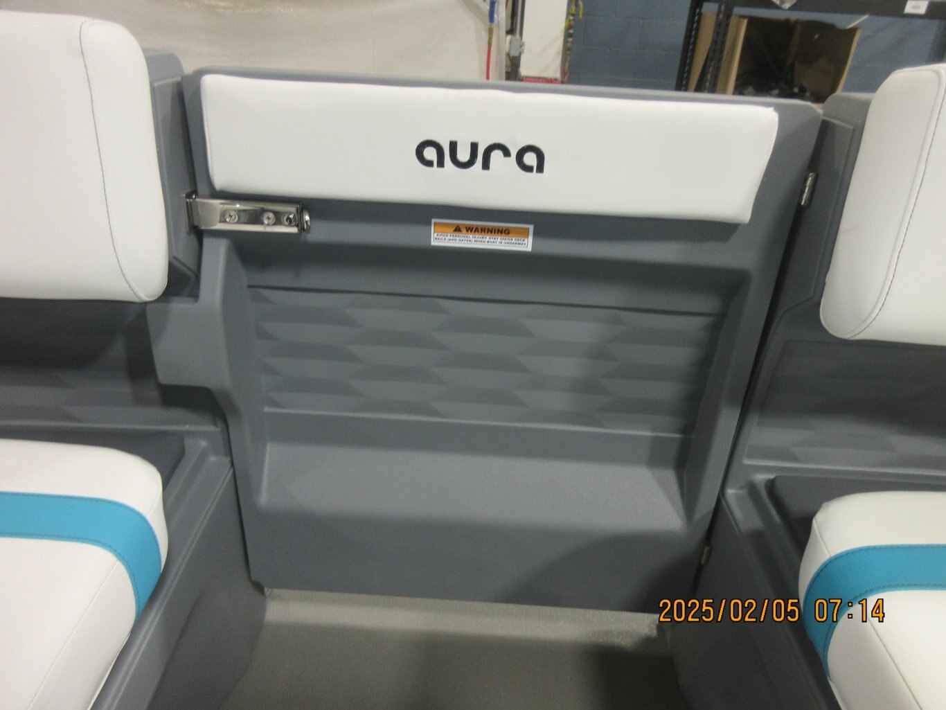2025 Avalon 21 Aura Quad Lounger (60 HP) Glacier Teal
