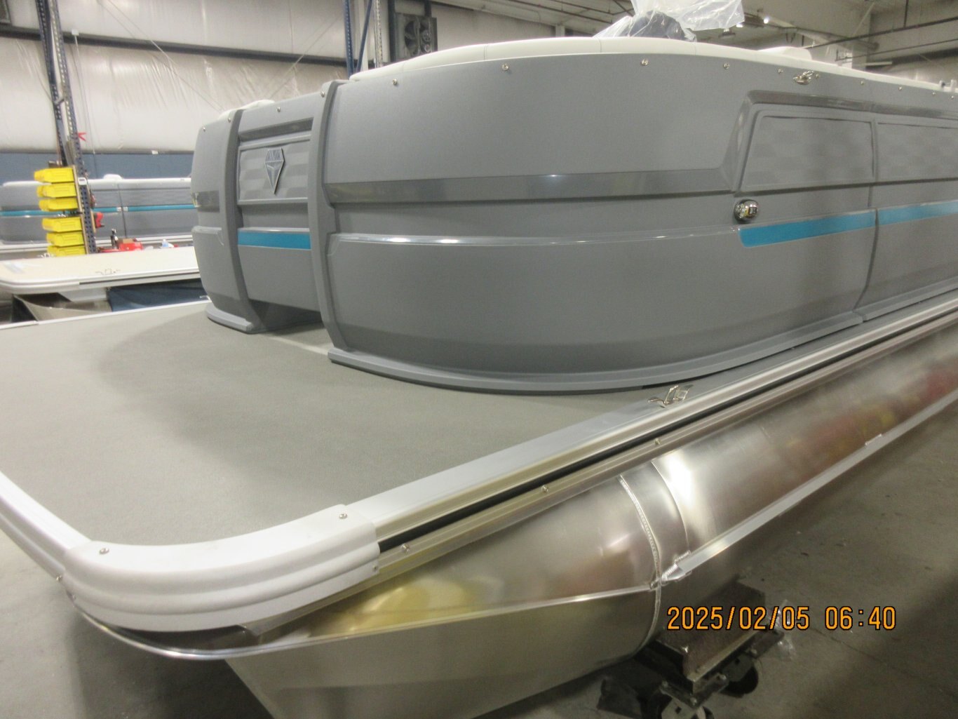 2025 Avalon 21 Aura Quad Lounger (60 HP) Glacier Teal