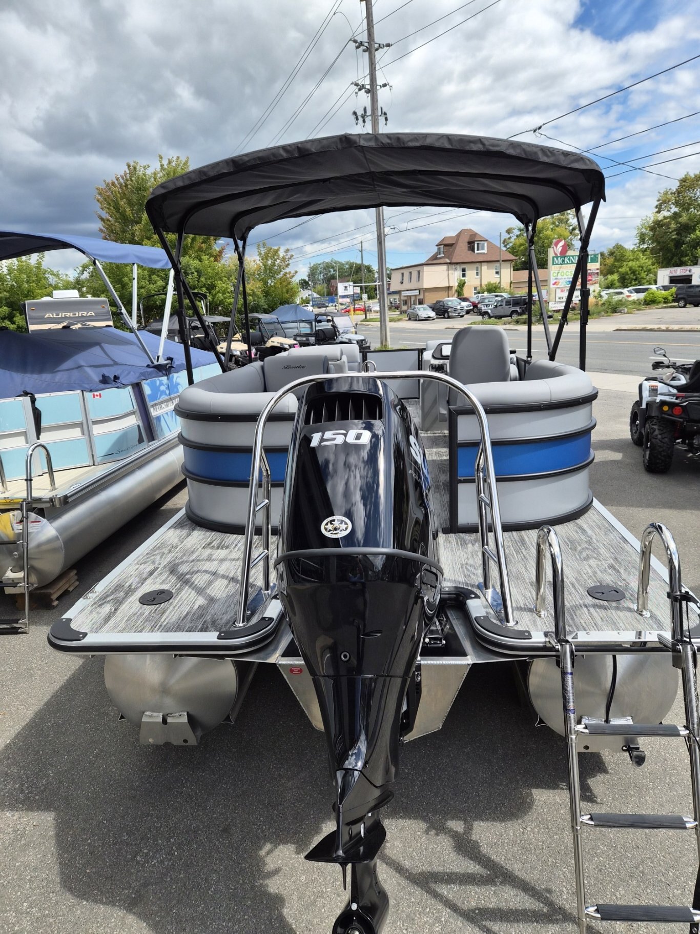 Bentley BOLT 223 with Suzuki DF150