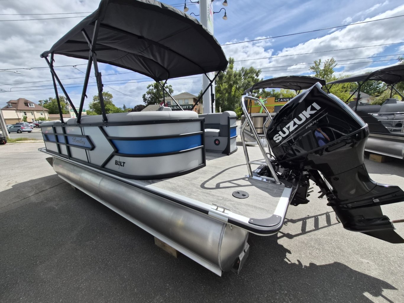 Bentley BOLT 223 with Suzuki DF150